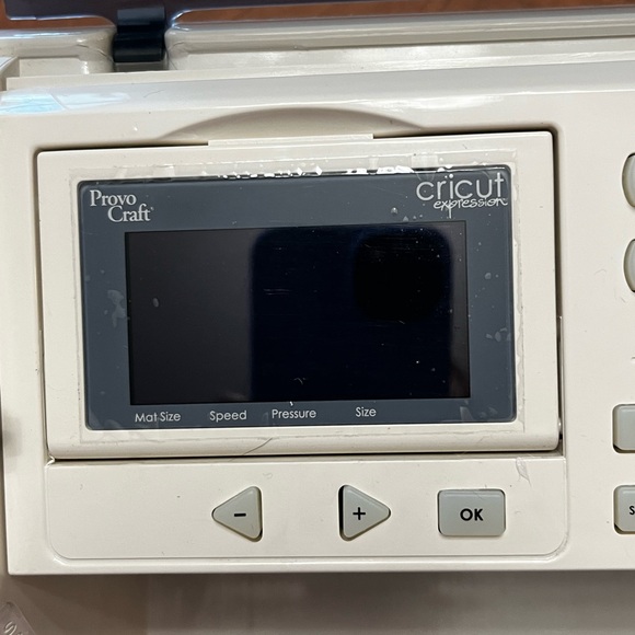 Originals Cricut Expressions and Activity Cartridges with keypads and books - Picture 4 of 16